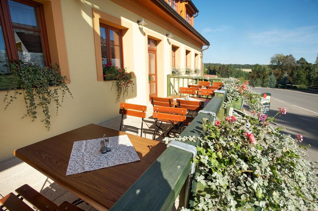 Hostinec U Hubalku Kostelec nad Orlicí Exterior foto